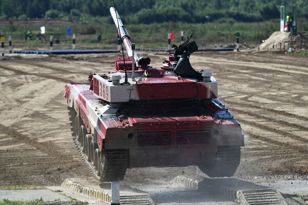 Танк Т-72Б3 команды военнослужащих Китая во время соревнований танковых экипажей в рамках конкурса Танковый биатлон-2021 на полигоне Алабино в Подмосковье в рамках VII Армейских международных игр АрМИ-2021. - Sputnik Абхазия