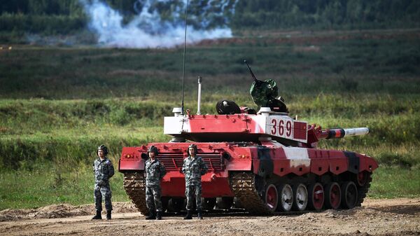 Танковый экипаж военнослужащих Китая во время соревнований танковых экипажей в рамках конкурса Танковый биатлон-2021  - Sputnik Аҧсны