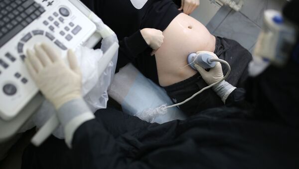 Рождение ребенка в красной зоне городской больницы Волгограда - Sputnik Аҧсны