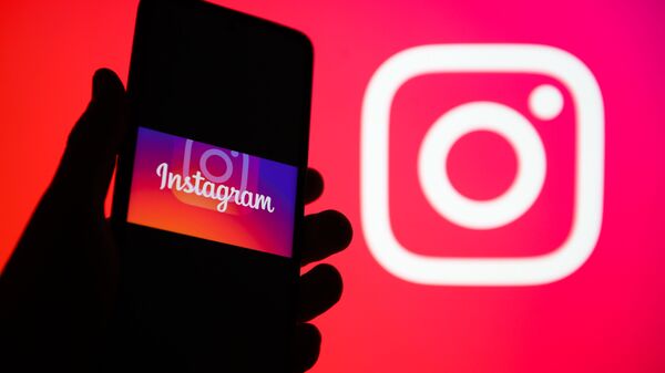 Приложение для обмена фотографиями и видеозаписями с элементами социальной сети Instagram в телефоне. - Sputnik Абхазия
