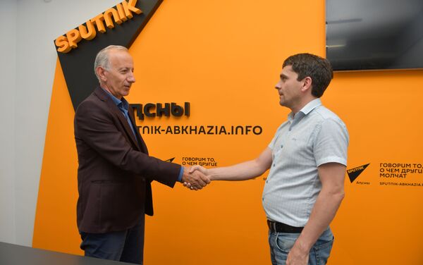 Сотрудники Sputnik стали членами Союза журналистов Абхазии  - Sputnik Абхазия