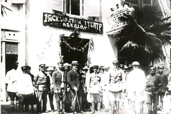 В 1911 году его даже исключили из Тифлисского духовного училища за революционную пропаганду. - Sputnik Абхазия
