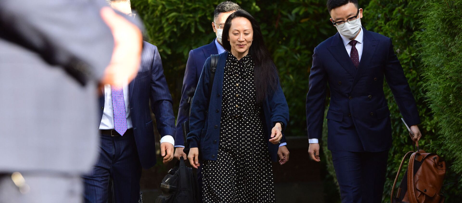 Финансовый директор Huawei Мэн Ваньчжоу покидает свой дом в Ванкувере, чтобы присутствовать на слушании по делу об экстрадиции - Sputnik Абхазия, 1920, 27.09.2021