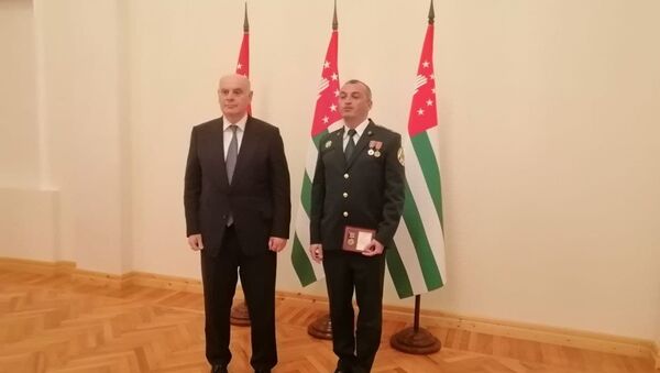 Президент Абхазии наградил сотрудников Государственного таможенного комитета - Sputnik Абхазия