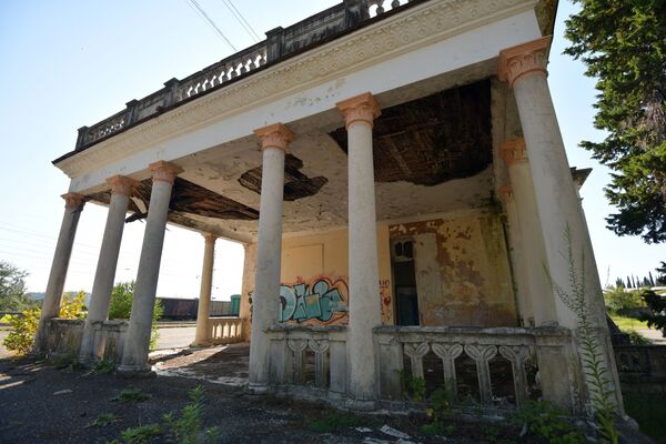 После Отечественной войны народа Абхазии здание вокзала пришло в упадок. - Sputnik Абхазия
