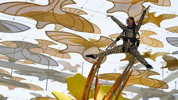 Выступление акробатов на Всемирной выставке Expo-2020 в Дубае, ОАЭ - Sputnik Абхазия