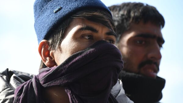 Люди в лагере нелегальных мигрантов из Афганистана на белорусско-польской границе возле деревни Уснар-Дольное - Sputnik Абхазия