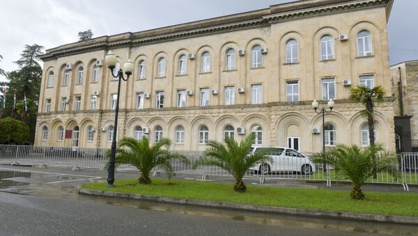 Обстановка вокруг здания Правительства  - Sputnik Абхазия