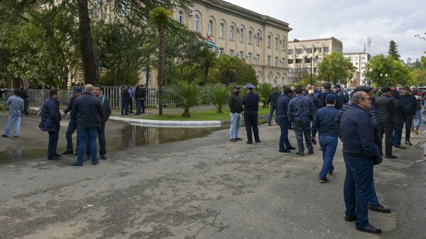 Обстановка вокруг здания Правительства - Sputnik Абхазия