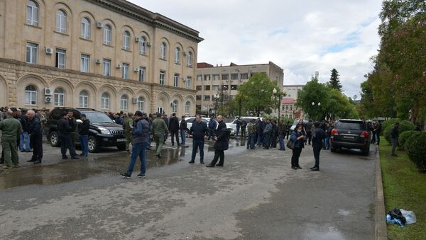 Обстановка вокруг здания Правительства  - Sputnik Абхазия
