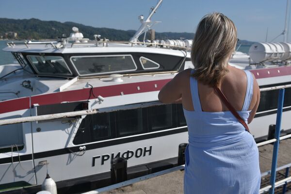 Туристический теплоход Грифон прибыл в Сухумский порт - Sputnik Абхазия