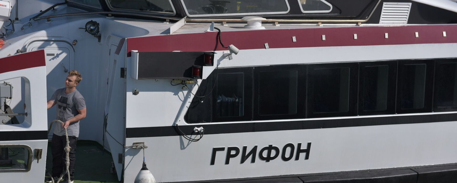 Туристический теплоход Грифон прибыл в Сухумский порт - Sputnik Аҧсны, 1920, 03.05.2022