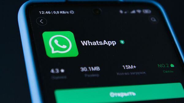 Иконка мессенджера WhatsApp на экране смартфона. - Sputnik Абхазия