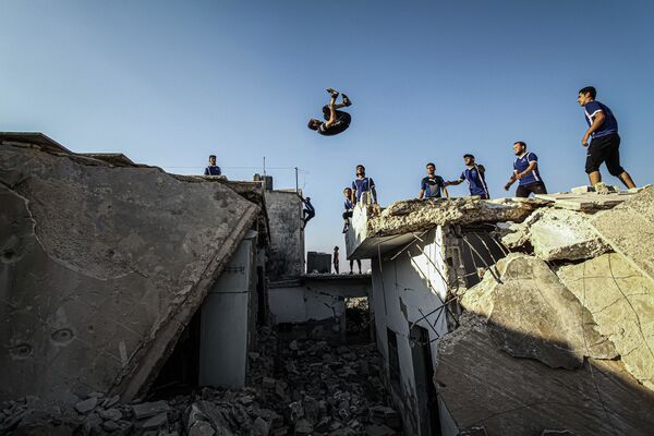 Снимок Паркур на руинах сирийского фотографа Мунеб Тайм, победивший в категории Спорт, одиночные фотографии конкурса имени Стенина  - Sputnik Абхазия