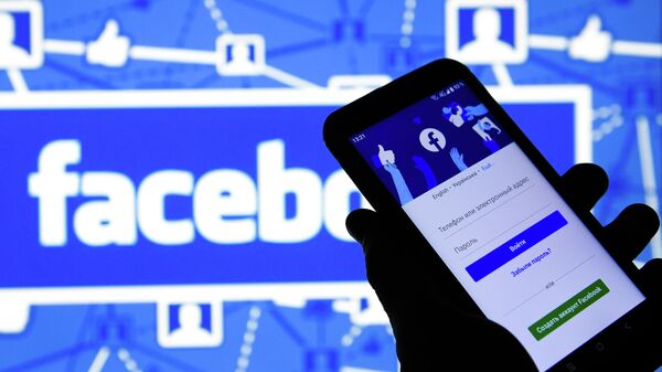 Приложение социальной сети Facebook в мобильном телефоне. - Sputnik Абхазия