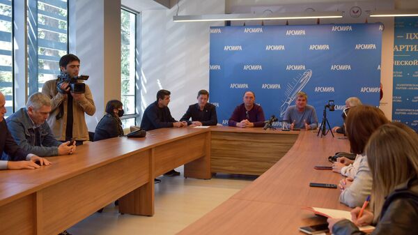 Ветераны войны потребовали незамедлительной отставки министра внутренних дел  - Sputnik Абхазия