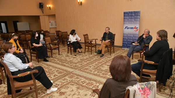 Встреча с Александром Зиненко и абхазскими журналистами в Доме Москвы - Sputnik Абхазия