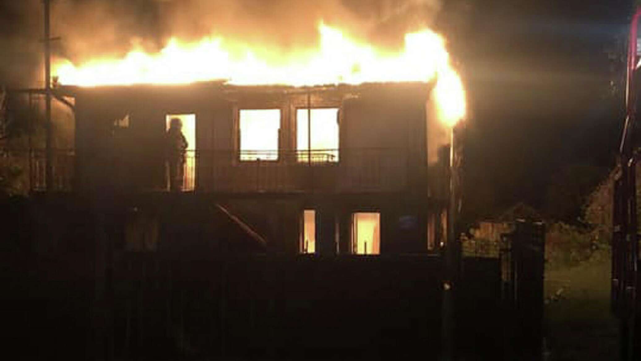 Пожар в абхазии. В абхазии сгорела картинная. В абхазии сгорела картинная. 2022. Пожар в абхазии сухум 2008.