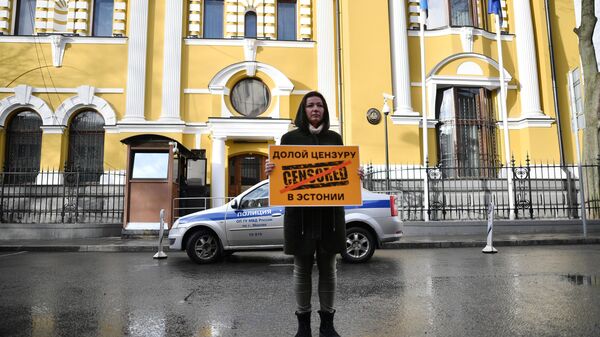 Одиночные пикеты у посольства Эстонии в Москве - Sputnik Абхазия