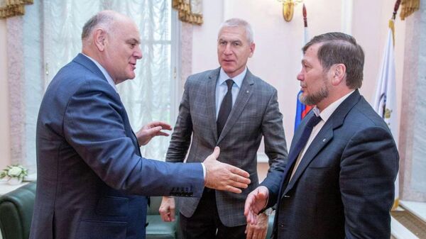 Президент Абхазии Аслан Бжания встретился с министром транспорта России Виталием Савельевым  - Sputnik Аҧсны
