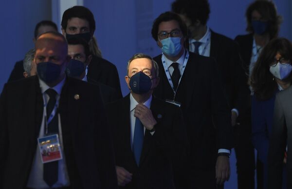 Премьер-министр Италии Марио Драги перед началом церемонии приветствия участников на саммите G20 в Риме, Италия - Sputnik Абхазия