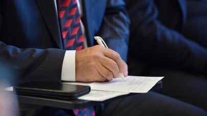 Листок и ручка 