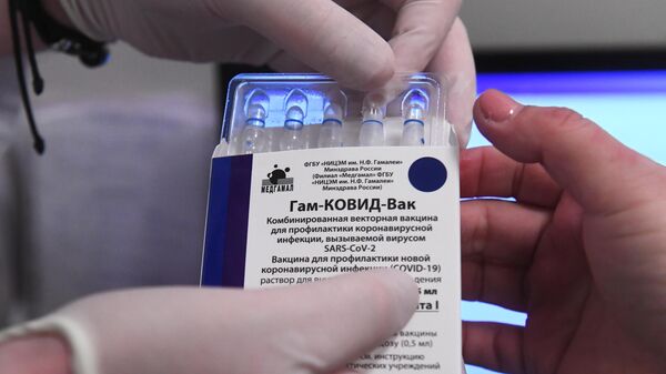 Ампулы с вакциной Гам-Ковид-Вак (Спутник V) в пункте вакцинации от коронавируса COVID-19 на территории ТЦ Европейский в Москве. - Sputnik Аҧсны