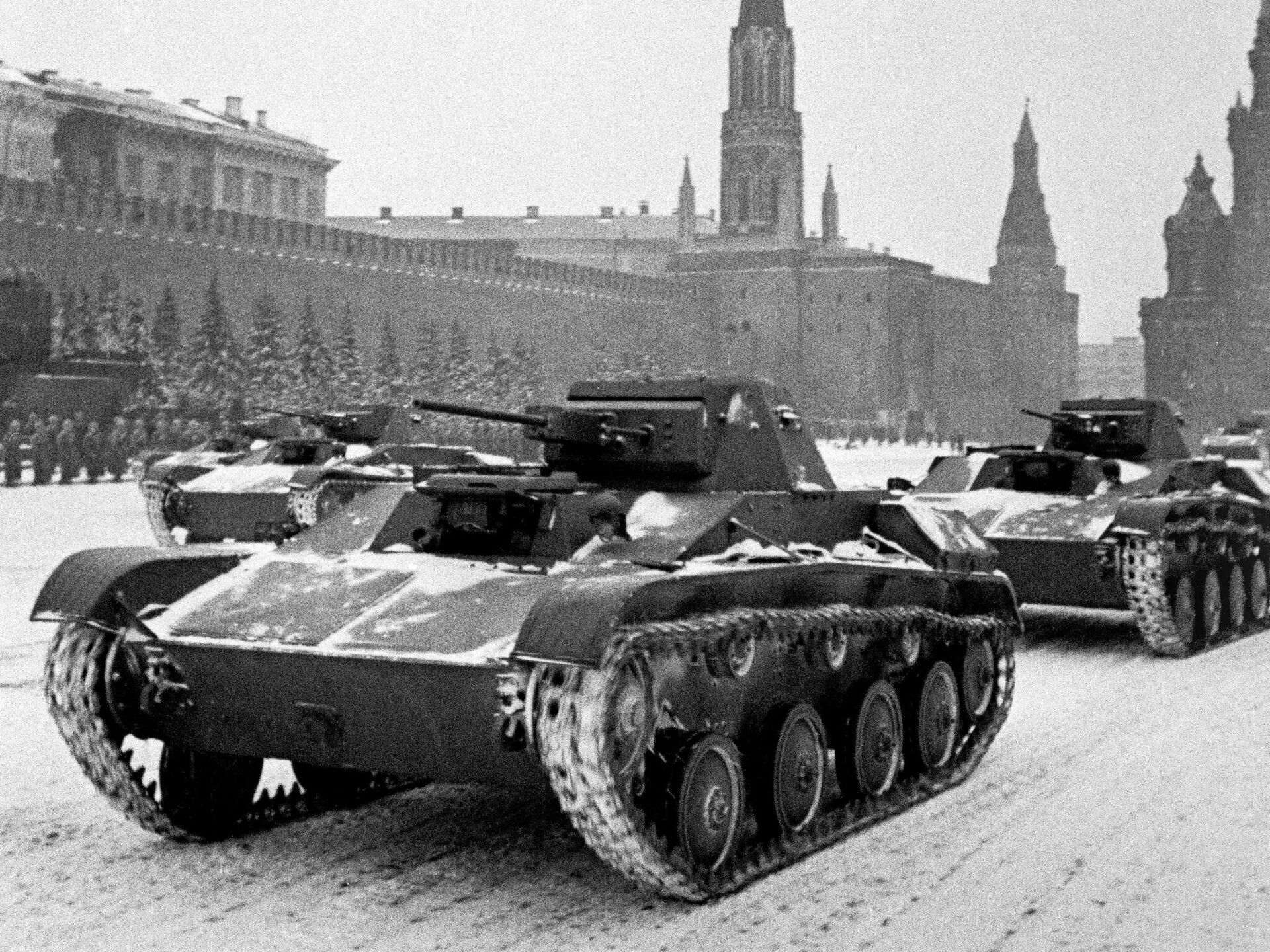 Где прошел парад в 1941 году. Парад 7 ноября 1941. Военный парад 7 ноября 1941 года в Москве на красной площади. Парад на красной площади 7 ноября 1941. Битва за Москву 1941.