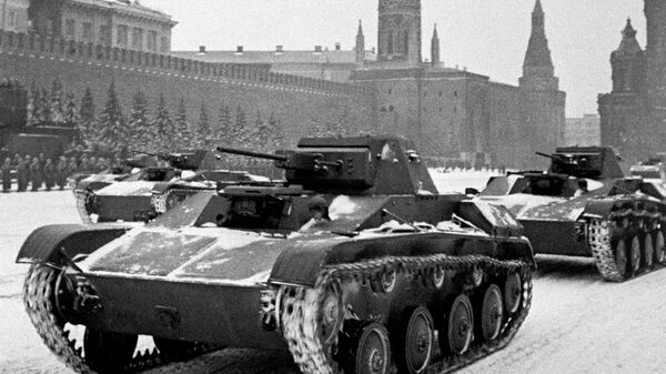 После военного парада 7 ноября 1941 года – на фронт. Москва. - Sputnik Абхазия