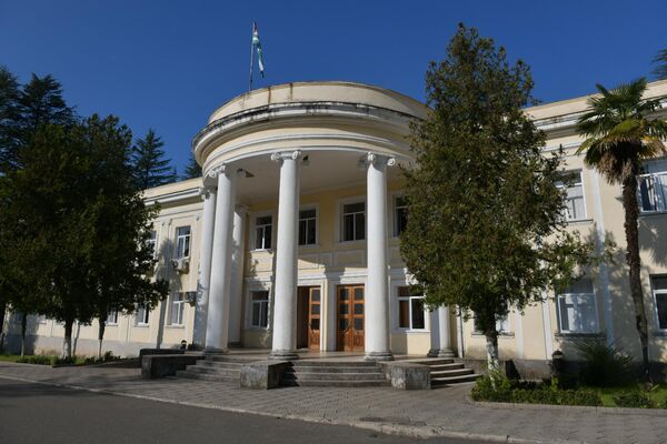 Инспекционная поездка Аслана Бжания в Ткуарчал Инспекционная поездка Аслана Бжания в Ткуарчал - Sputnik Абхазия