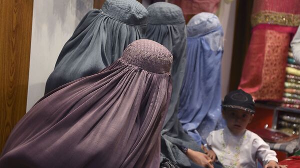 Женщины в бурках в магазине в Кандагар - Sputnik Аҧсны