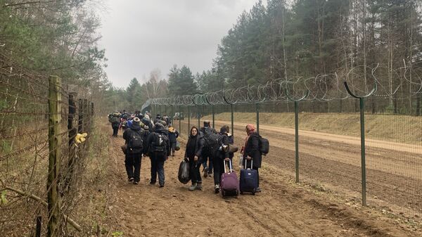 Беженцы на белорусско-польской границе - Sputnik Абхазия