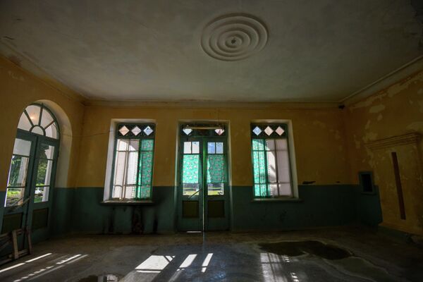 В 1994 году местный житель, железнодорожник Гиви Зантария решил восстановить здание.  - Sputnik Абхазия