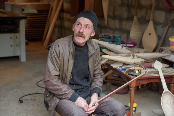 Технологии и традиции: как мастер из села Хуап создает абхазские музыкальные инструменты - Sputnik Абхазия