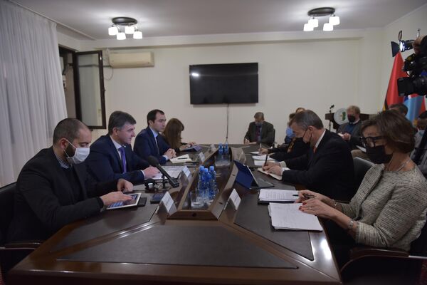 Сопредседатели Женевских дискуссий провели встречу в МИД Абхазии  - Sputnik Абхазия