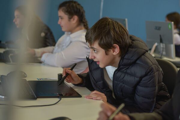 Школа STEM организовала открытые уроки для школьников из Нового района - Sputnik Абхазия