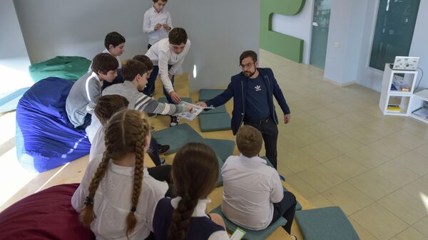 Школа STEM организовала открытые уроки для школьников из Нового района - Sputnik Абхазия