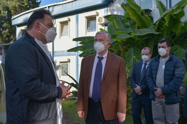 Посол России в Абхазии посетил Мобильный госпиталь в Сухуме  - Sputnik Абхазия