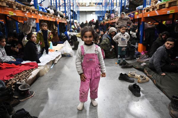 Большинство беженцев говорят, что собираются оставаться в лагере,  несмотря на то, что граница закрыта и начались вывозные рейсы из Минска в  Ирак. - Sputnik Абхазия
