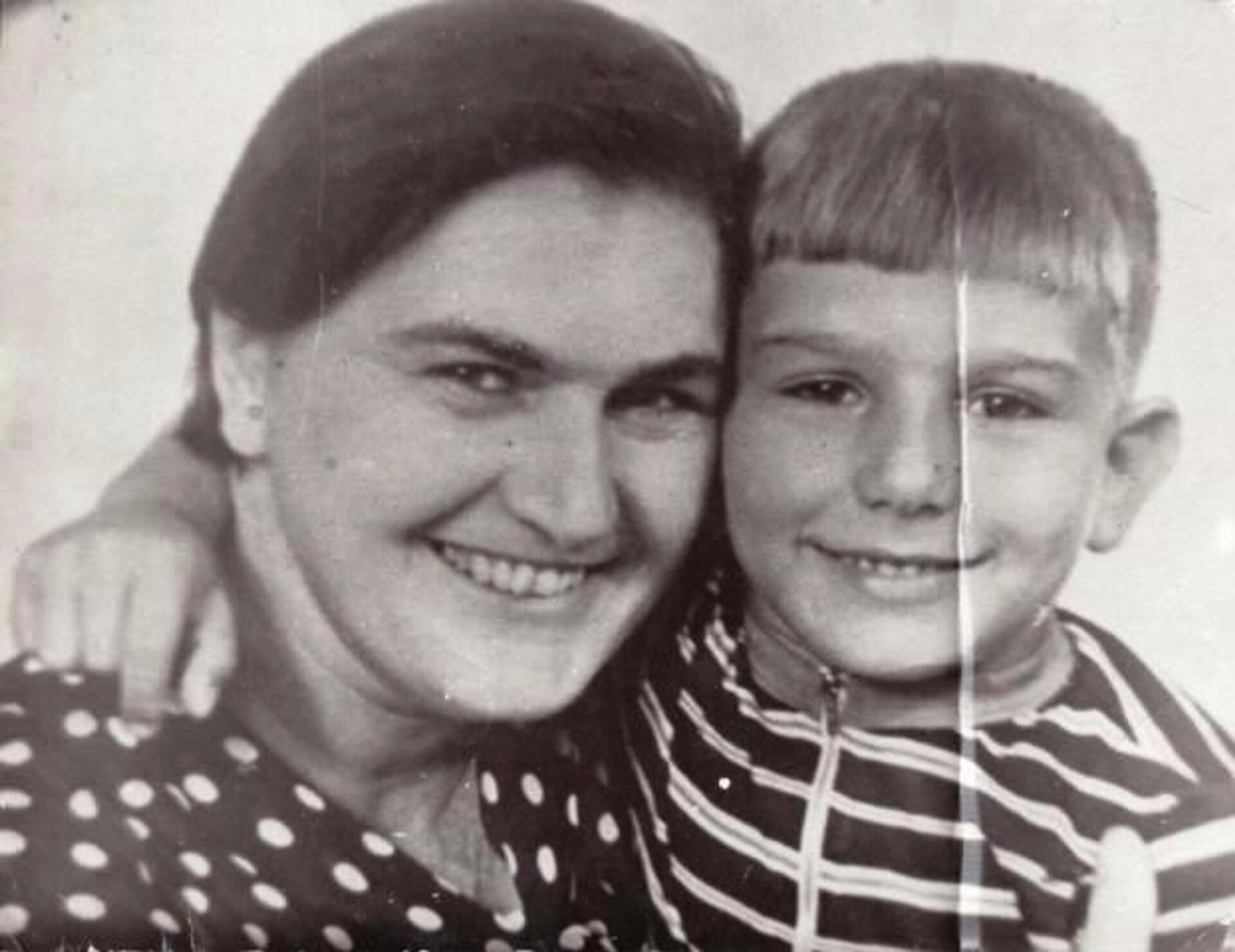 Мама навсегда: памяти поэтессы Нелли Тарба - Sputnik Абхазия, 1920, 20.11.2021