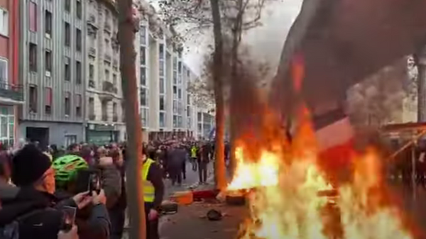 В Париже акции протеста переросли в беспорядки - Sputnik Абхазия