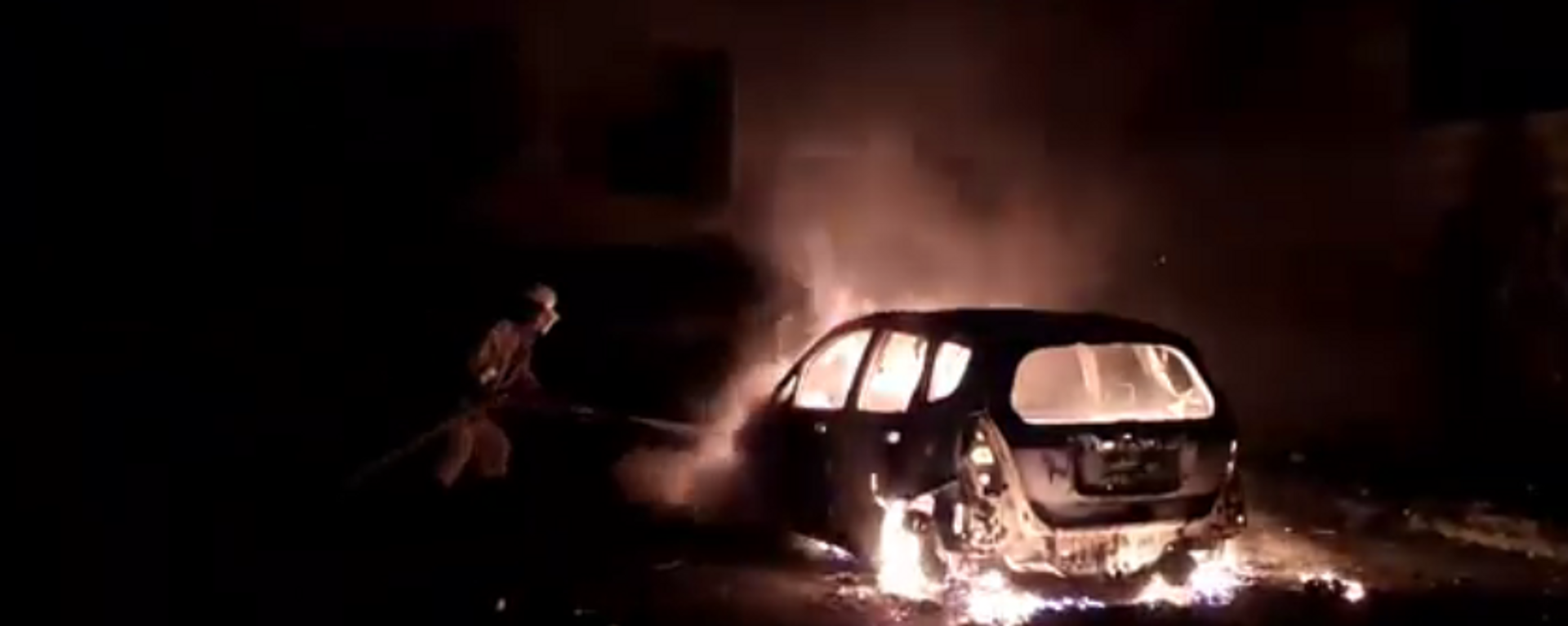 На улице Басария загорелся автомобиль Хонда Фит - Sputnik Абхазия, 1920, 21.11.2021