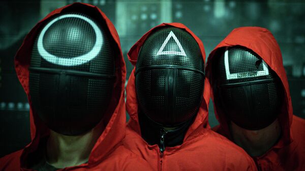 Актеры в масках позируют во время мероприятия, организованного квестом Enigma Room в Милане - Sputnik Абхазия