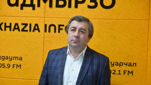 Аджба о приравнивании МРОТ к прожиточному минимуме в Абхазии: серьезная нагрузка  - Sputnik Абхазия