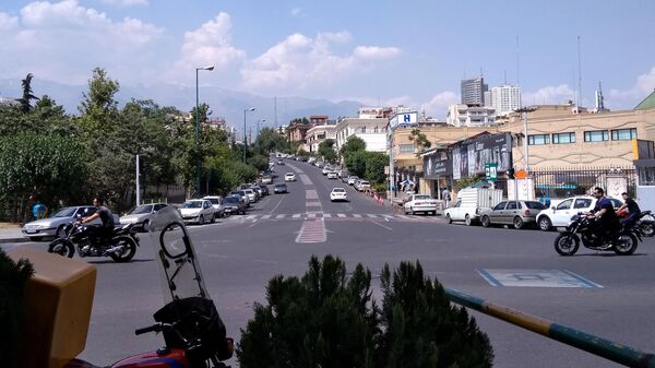 Автомобильное движение на одной из улиц в Тегеране. - Sputnik Абхазия