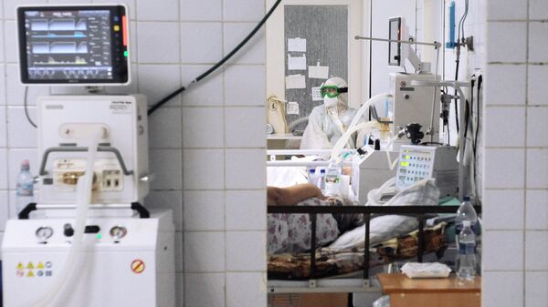Лечение пациентов с Covid-19 в красной зоне больницы города Рассказово - Sputnik Абхазия