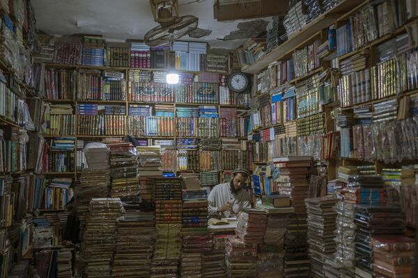 Владелец книжного магазина в Герате, Афганистан. - Sputnik Абхазия