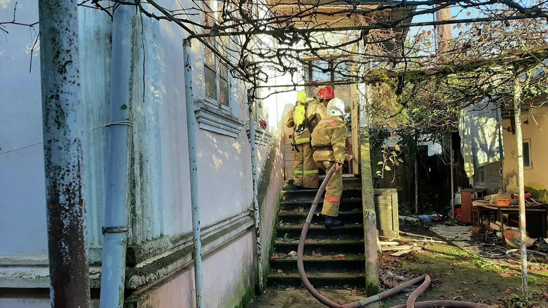 Пожар в частном доме в Очамчыре - Sputnik Абхазия, 1920, 03.12.2021