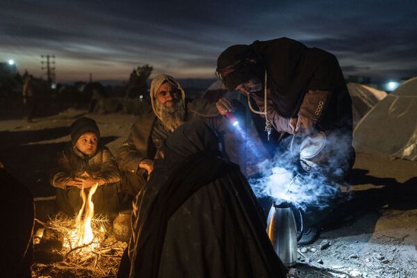 Семья готовит чай в Герате, Афганистан. - Sputnik Абхазия