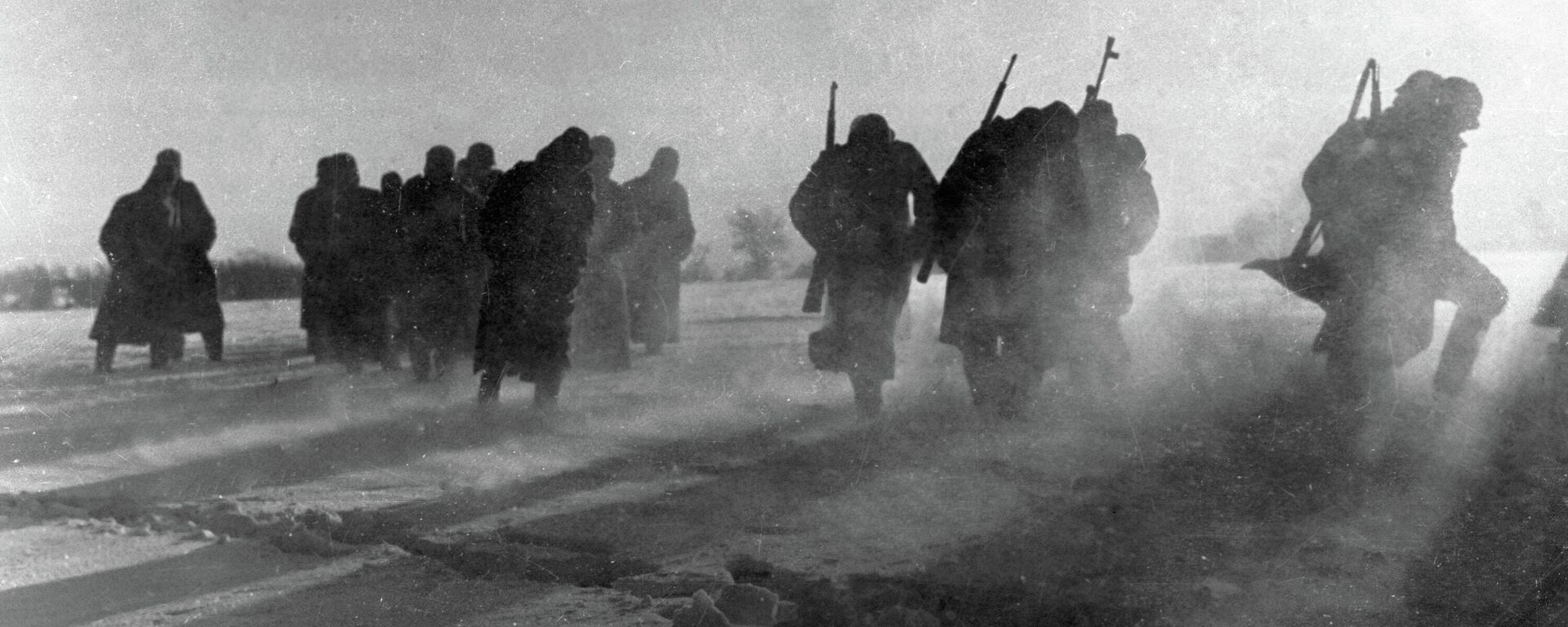 Великая Отечественная война 1941-1945 годов.
Немецкие солдаты сдаются в плен во время битвы под Москвой. - Sputnik Абхазия, 1920, 05.12.2021